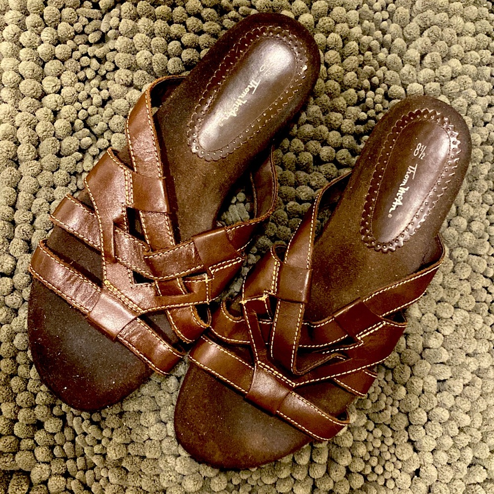 Thom McAn brown slide on sandals size 8.5